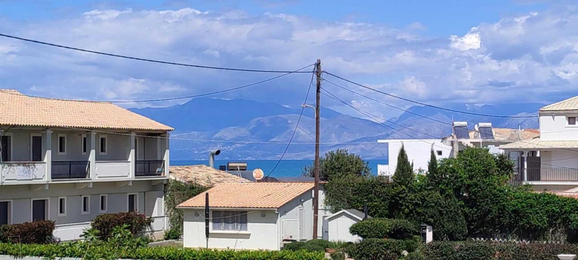 Agapi Acharavi A 50m De La Mer, 400m Du Centre דירה